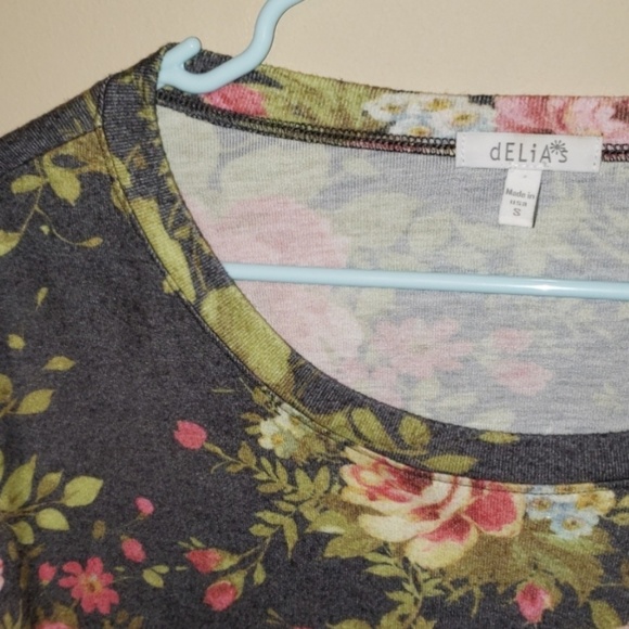 dELiA*S Rose Print Cropped Top - Picture 2 of 6
